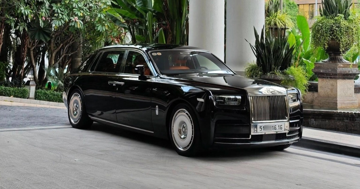 Đập 60 tỷ tậu Rolls-Royce Phantom VIII với biển số 'thiên thần' độc lạ, đại gia Sài Gòn còn gây chú ý khi lộ dàn siêu xe gây 'ngộp thở'