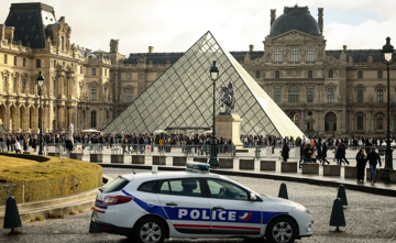 Pháp bắt giữ 2 nghi phạm vụ trộm bảo tàng chấn động thế giới