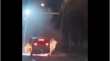 Xe điện bốc cháy khi đang chạy dù không va chạm