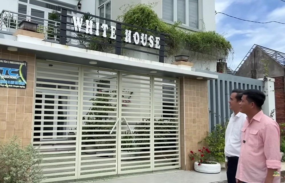 'Ông hoàng nhạc sến miền Tây' rời phố về đảo ngọc lớn nhất Việt Nam xây biệt phủ, gây chú ý với triết lý giữ vợ ‘như khách quý’ - ảnh 3