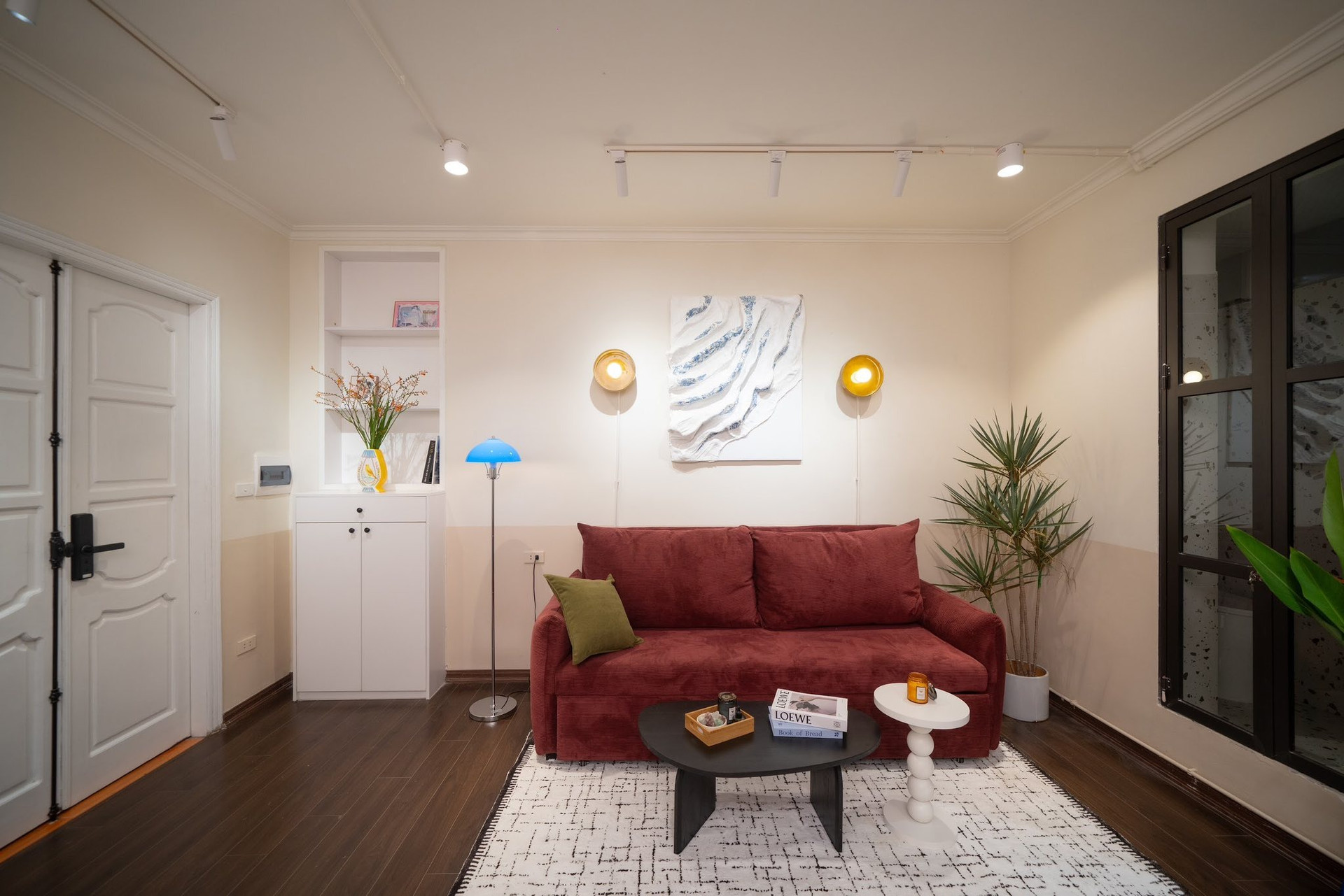 Căn tập thể cũ trong ngõ Phan Đình Phùng ‘lột xác’ thành homestay rực rỡ giữa lòng Hà Nội- Ảnh 1.