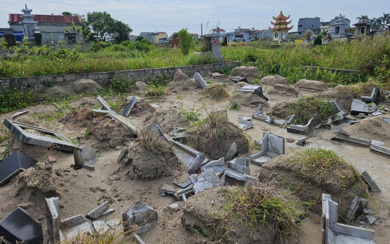 Hơn 220 ngôi mộ 'gió' tại đại dự án giao thông lớn bậc nhất phía Bắc chính thức bị phá dỡ- Ảnh 1.