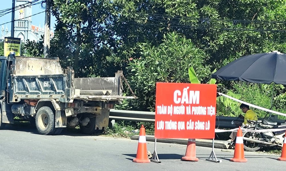 Tin khẩn: Từ nay, cấm toàn bộ phương tiện lưu thông qua cây cầu quan trọng của Phú Thọ - ảnh 2