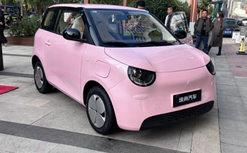 Mẫu hatchback giá chỉ 150 triệu, thiết kế ‘nhỏ nhưng có võ’: Chạy xa tới 220km/1 lần sạc, nội thất đủ dùng