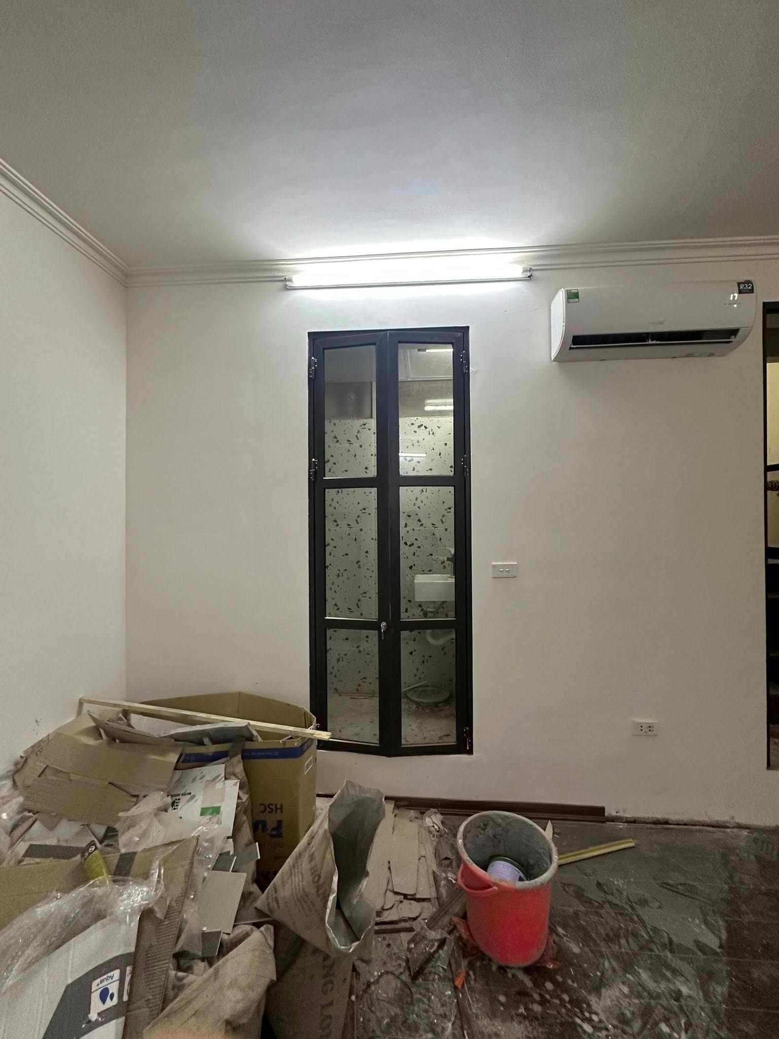 Căn tập thể cũ trong ngõ Phan Đình Phùng ‘lột xác’ thành homestay rực rỡ giữa lòng Hà Nội- Ảnh 3.