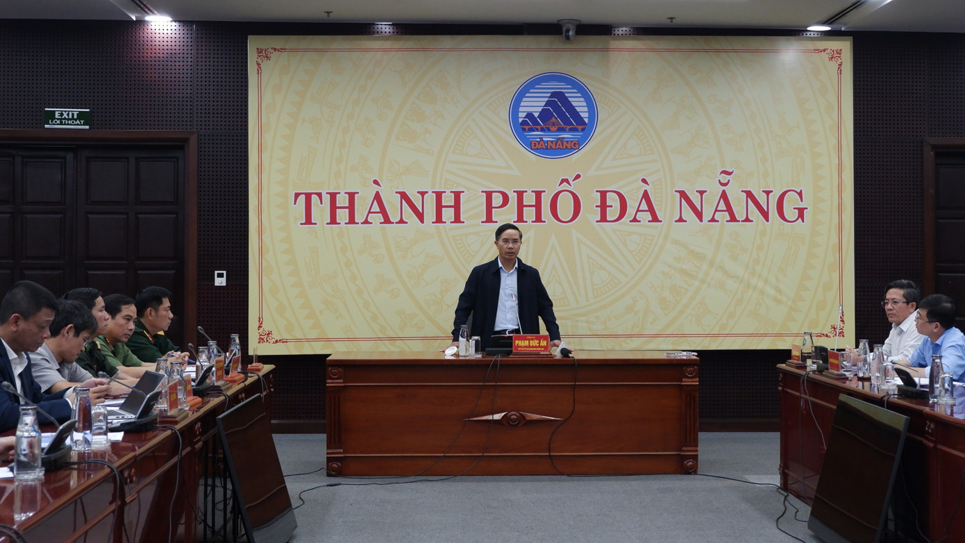 UBND TP Đà Nẵng họp chỉ đạo ứng phó mưa lũ, sạt lở. dscf5593-3594.jpg