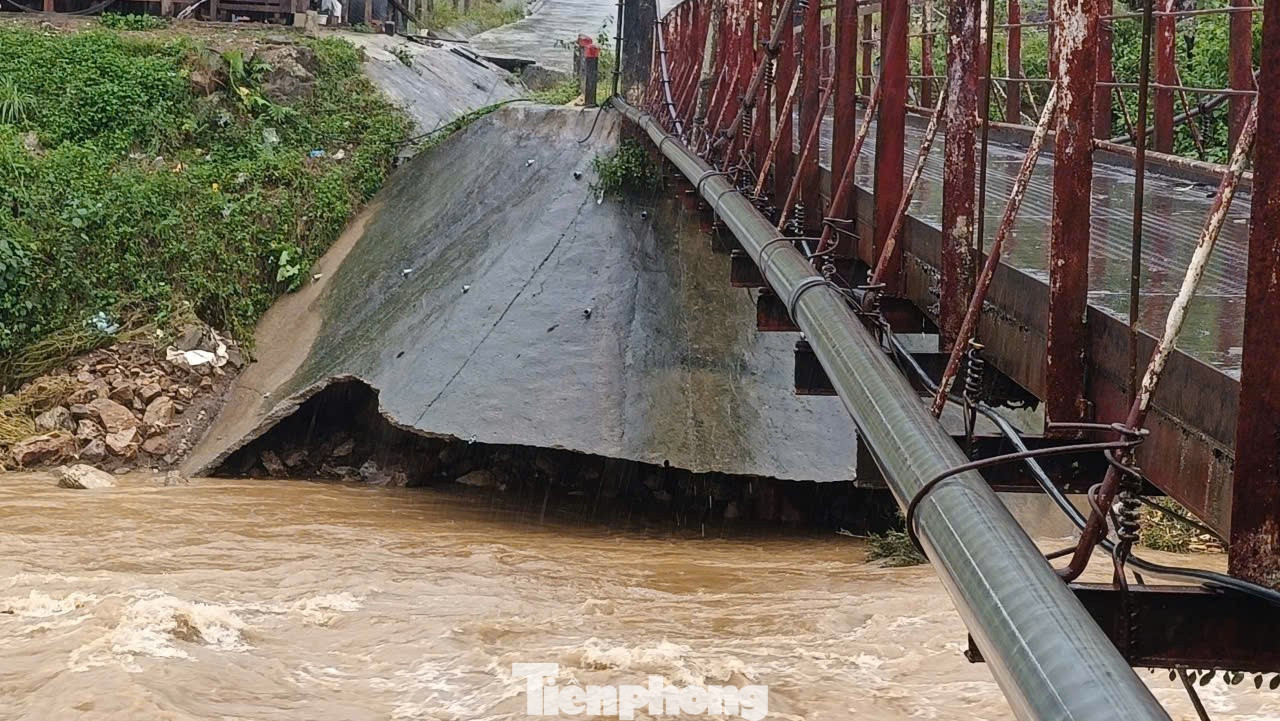 Cầu treo đi nóc Ông Dũng (xã Trà Giáp) bị sụp lún. tp-lu-dac-biet-lon-14.jpg