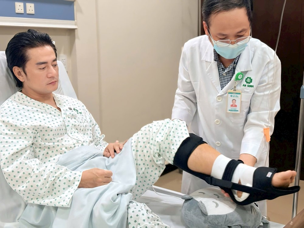 'Vua quảng cáo' Việt bị đứt gân gót chân khi chơi pickleball - ảnh 1