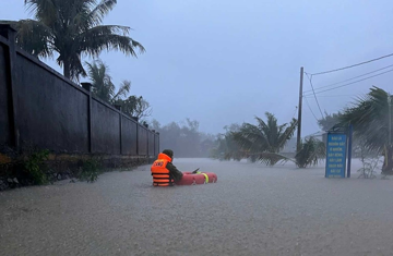 Mưa lũ lớn tại miền Trung làm 3 người chết, 5 người mất tích, hỗ trợ khẩn cấp cho Huế 150 tỷ