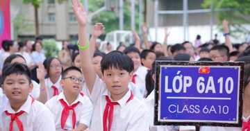 Trường học sẽ dạy tiếng Anh bắt buộc từ lớp 1