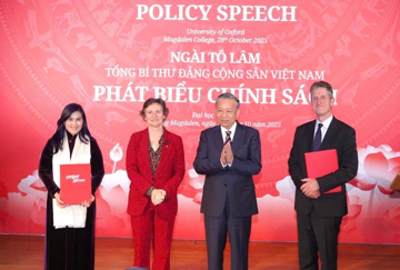 Vietjet (VJC) và Đại học Oxford công bố kết quả nghiên cứu giải pháp Net Zero cho hàng không toàn cầu