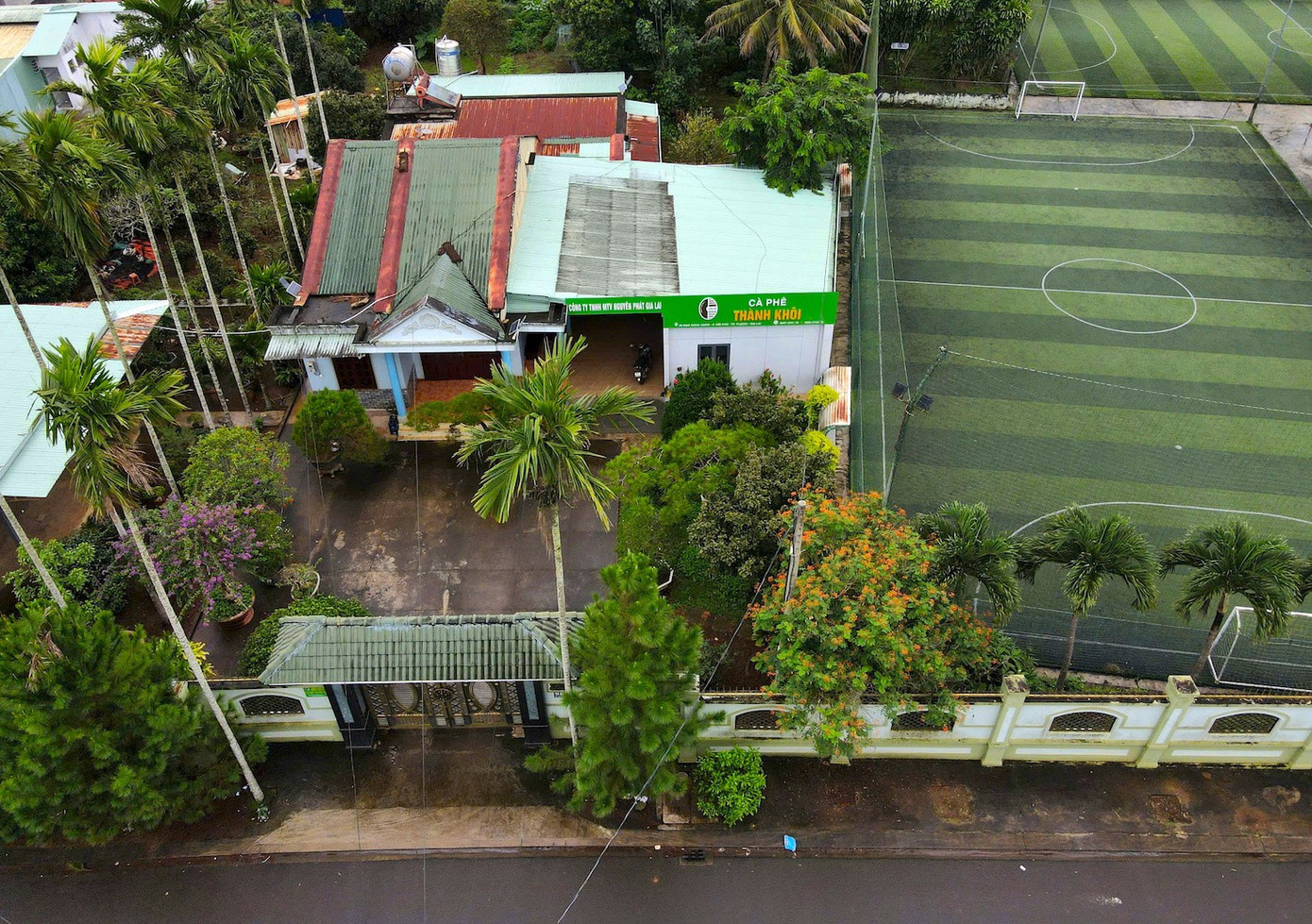 Căn nhà này nằm trên mảnh đất đắc địa thuộc phường Hội Phú, theo ước tính của giới bất động sản thì trị giá hàng chục tỷ đồng. 8.jpg