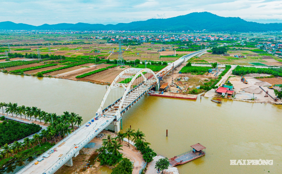 Cây cầu vượt sông 600 tỷ tại Hải Dương cũ sắp thông xe, vượt tiến độ 1 tháng- Ảnh 1.
