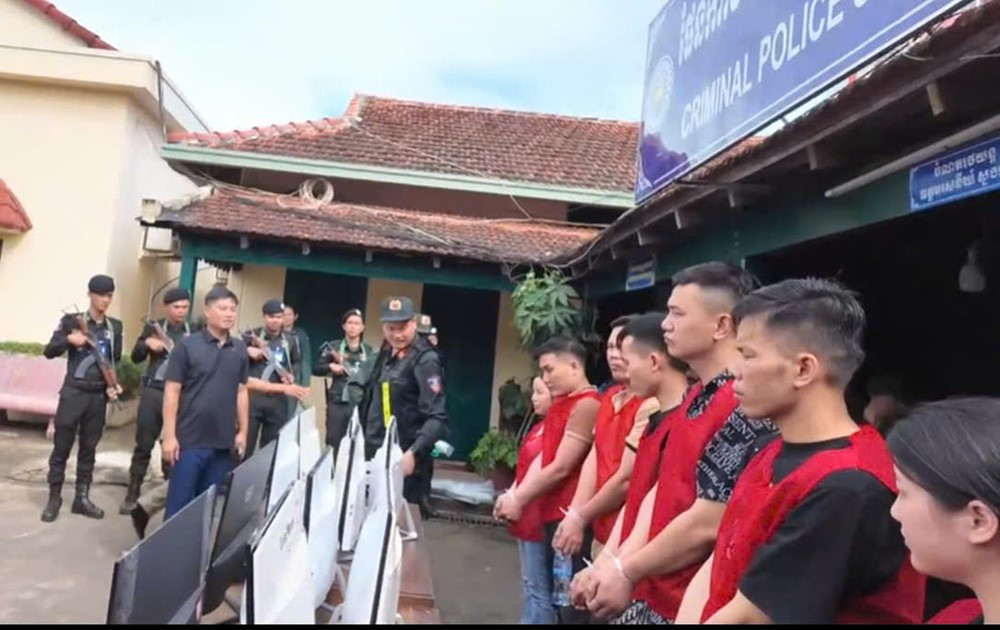 Bắt giữ 59 người Việt giả mạo công an, shipper lừa đảo 300 tỷ đồng của 8.000 nạn nhân - ảnh 3