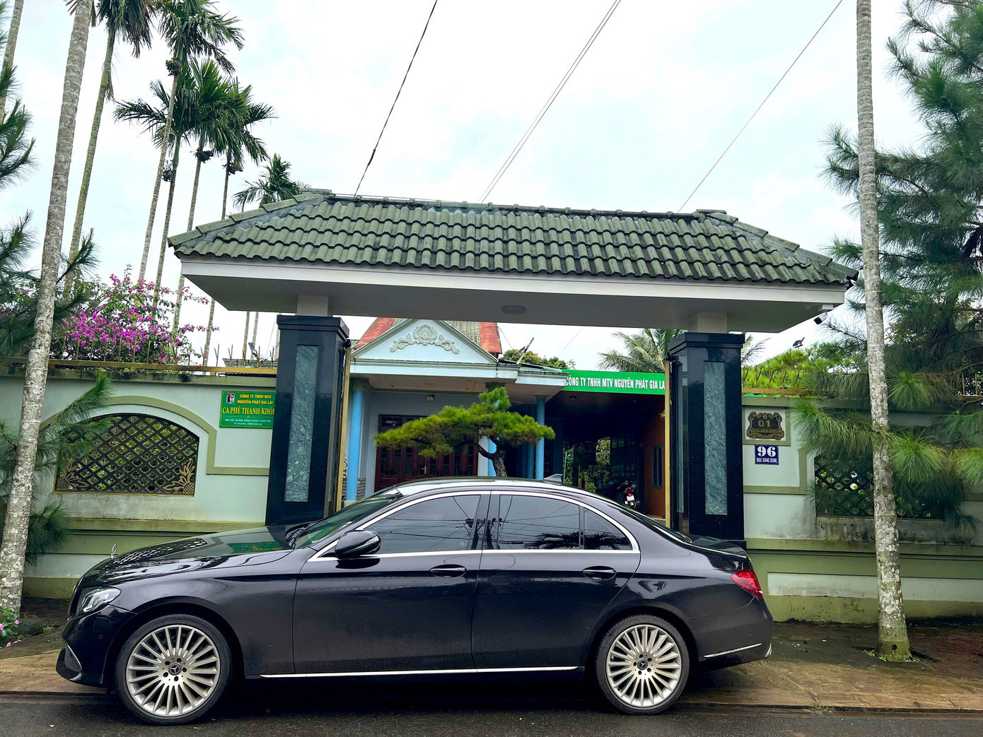 Nơi làm việc của Võ Minh Tùng (Giám đốc Công ty TNHH MTV Nguyên Phát Gia Lai, tại số 96 Mạc Đăng Dung, phường Hội Phú), cách kho xưởng chừng 7km. tien-phong-5495.jpg