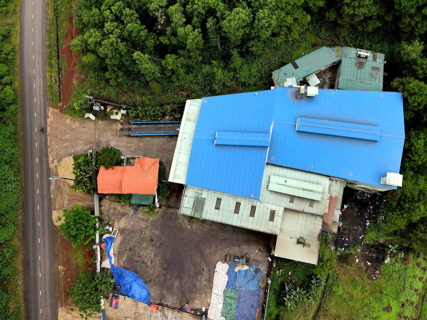 Kho xưởng của công ty này được làm quy mô, bài bản . 6.jpg