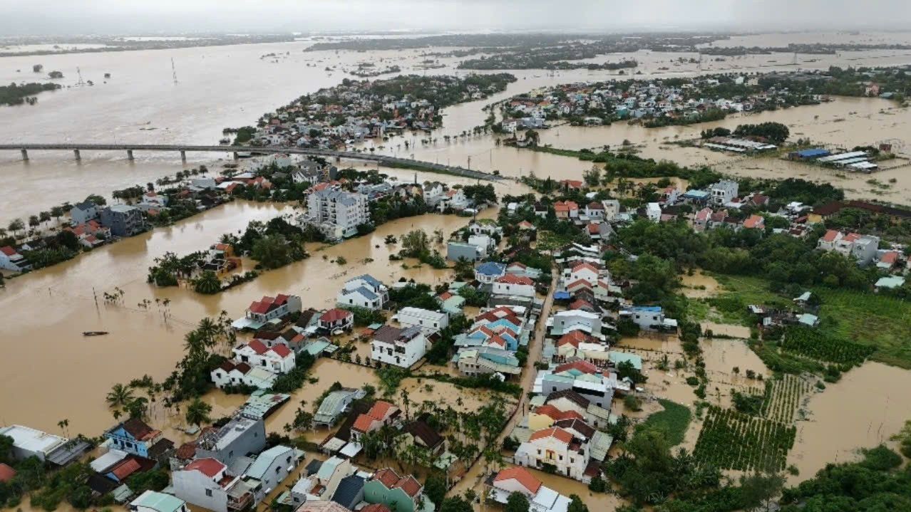 Mưa lũ gây ngập lụt nghiêm trọng ở Đà Nẵng image-5.jpg