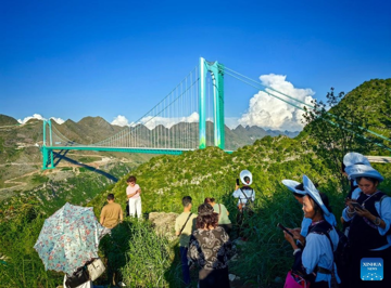 Chính thức thông xe cây cầu 7.413 tỷ đồng cao nhất thế giới