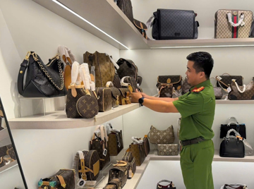 Đột kích hàng giả tại chợ Hàn, phơi bày mánh khóe gian lận ngay trung tâm Đà Nẵng