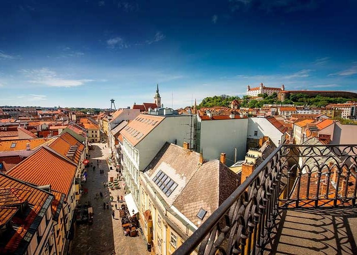 Thủ đô duy nhất nằm trên biên giới 3 quốc gia, được mệnh danh là 'Detroit của châu Âu' - ảnh 4