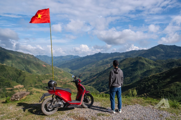 Chàng trai 9X Hà Nội đem xe máy điện của một hãng Việt vượt hơn 220km lên Tà Xùa: Nói thẳng 'đi được nhưng không có lần 2, phải xác định trước vài điều'