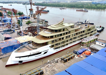 Chính thức hạ thủy siêu du thuyền 6 sao diện tích 10.000m2: Được đóng hoàn toàn bởi người Việt, lớn nhất Quảng Ninh