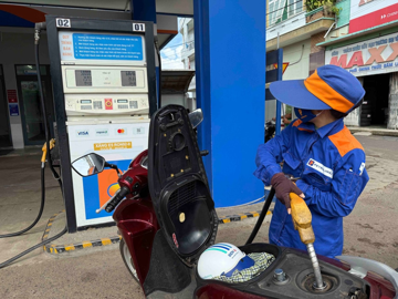 Doanh nghiệp sở hữu 5.500 cửa hàng xăng dầu tại Việt Nam vừa thông báo điều chỉnh giá bán
