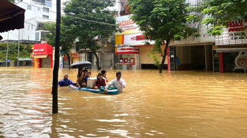 Mưa lũ khiến 14 người chết, hỗ trợ khẩn cấp 350 tỷ đồng cho Huế, Quảng Trị, Quảng Ngãi