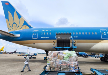 Vietnam Airlines (HVN) thông báo vận chuyển miễn phí hàng cứu trợ tới miền Trung
