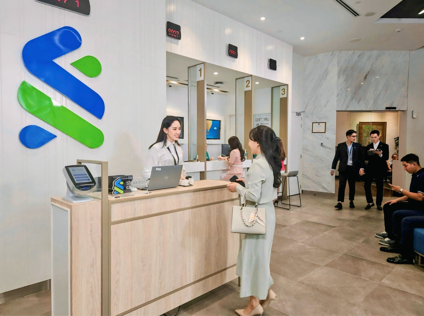 standard-chartered-branch-office-in-hannoi.jpg