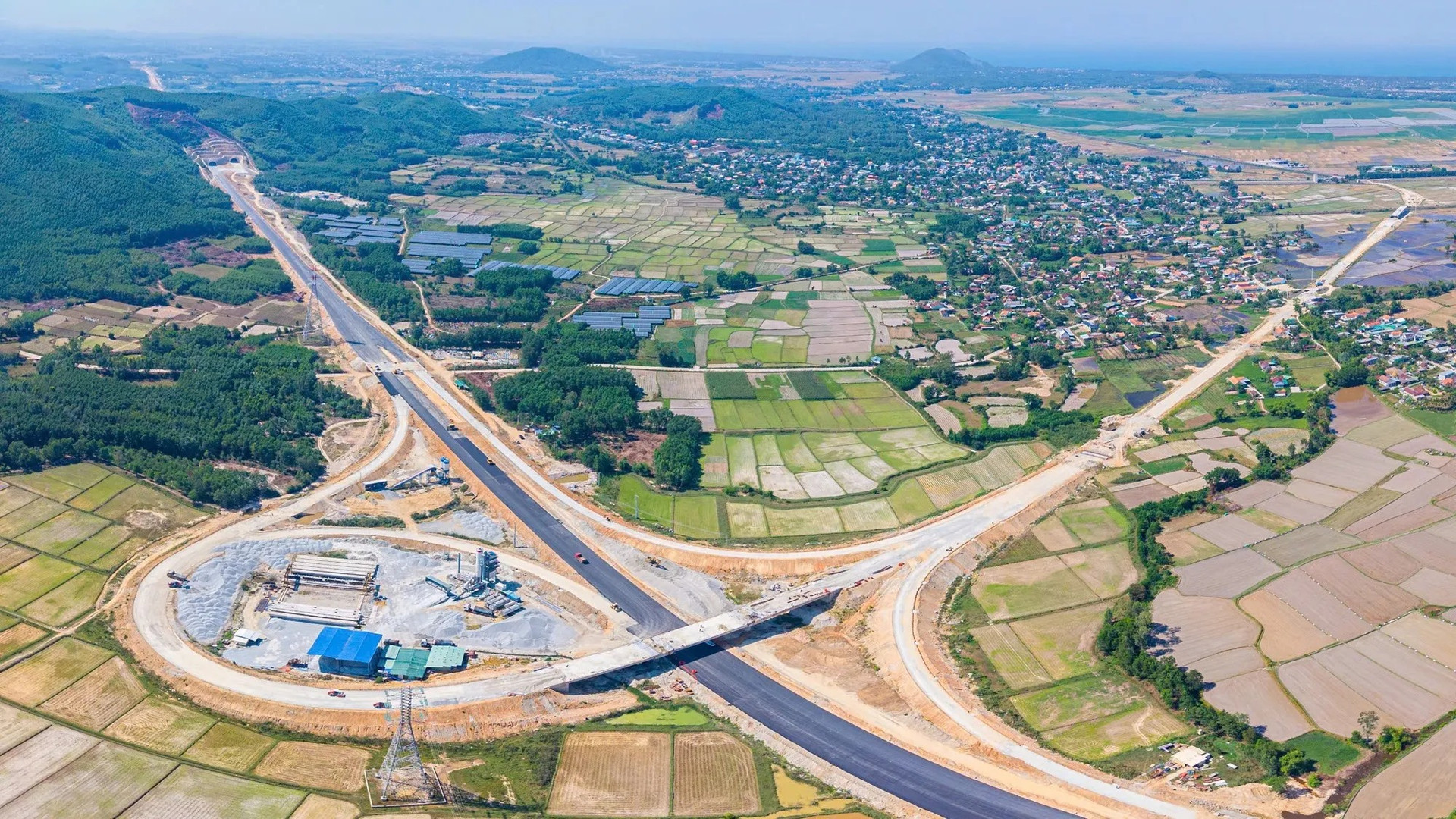 2 tháng nữa, chính thức thông xe toàn tuyến 6 cao tốc huyết mạch Bắc - Nam- Ảnh 1.