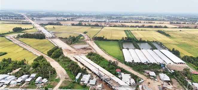 2 tháng nữa, chính thức thông xe toàn tuyến 6 cao tốc huyết mạch Bắc - Nam- Ảnh 2.