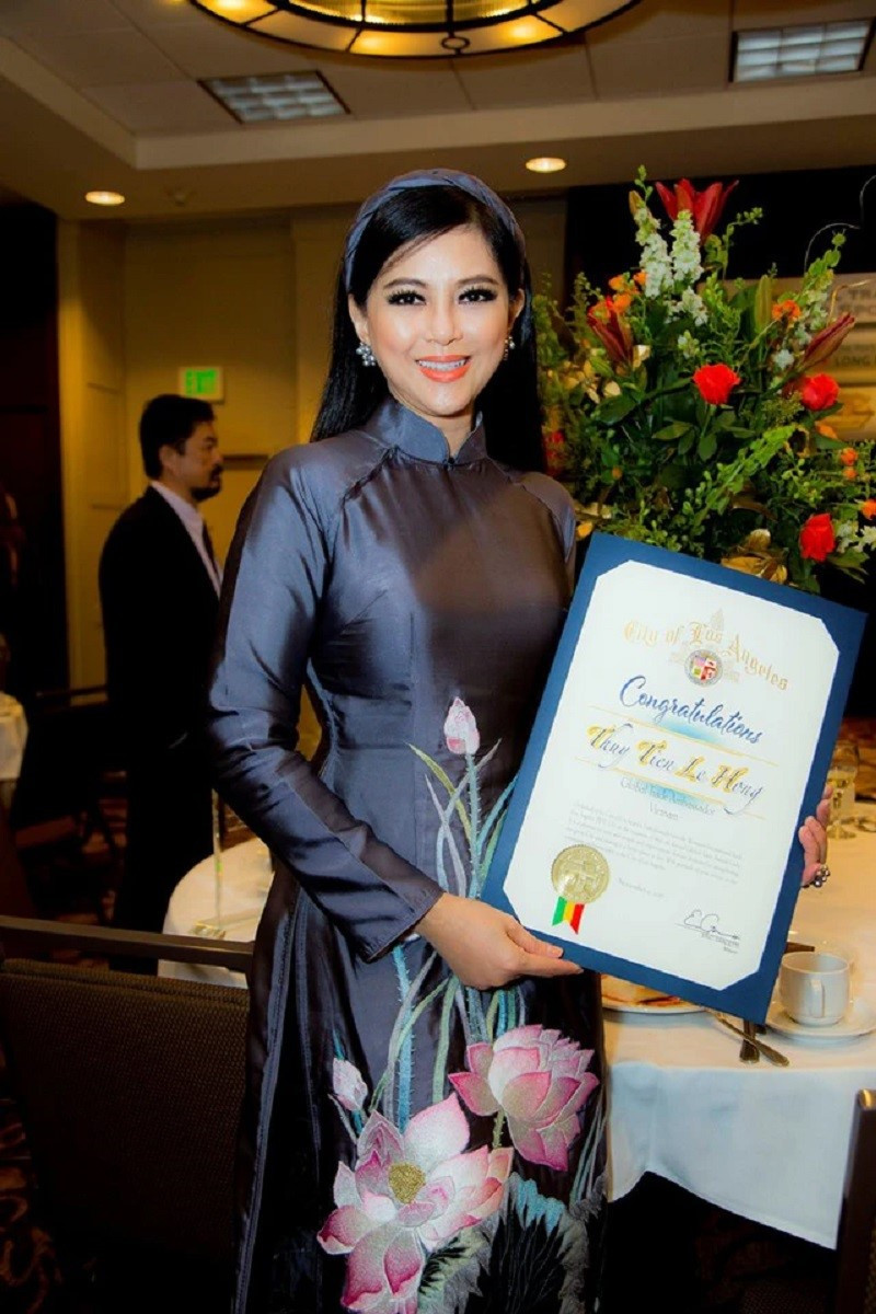 Phu nhân gia tộc hàng hiệu danh giá nhất Việt Nam: Nhan sắc sánh ngang 'nữ hoàng ảnh lịch', nay là CEO đế chế triệu đô, 4 lần nhận giải 'Bông hồng Vàng' - ảnh 6