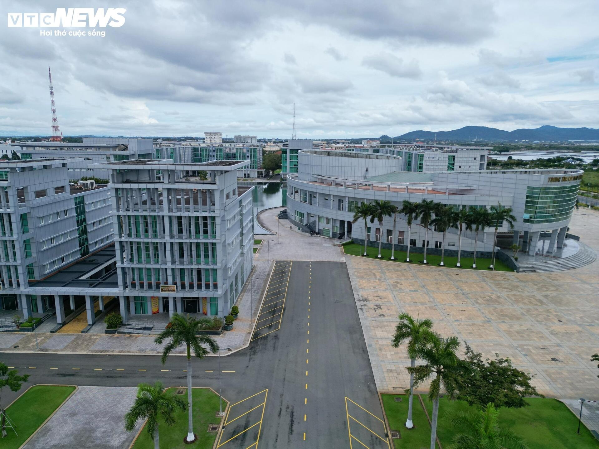 TP giàu nhất Việt Nam dự kiến dùng trung tâm hành chính nghìn tỷ làm trường học- Ảnh 4.