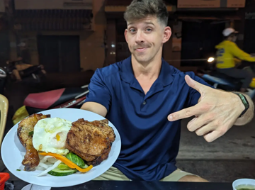 Bỏ công việc ở Hawaii để tới Việt Nam, chàng trai không muốn về Mỹ vì 'cuộc sống quá tuyệt vời'