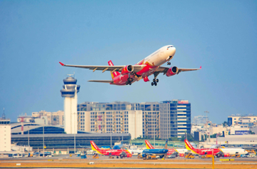 Lãi gần 2.000 tỷ trong 9 tháng, Vietjet (VJC) mạnh tay chia cổ tức 20%
