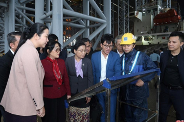 Lãnh đạo Lào ấn tượng trước sự phát triển tại khu kinh tế 19 tỷ USD của Việt Nam