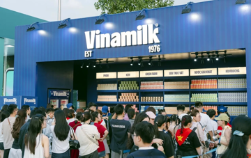Lưu lượng khách từ chuỗi cửa hàng cao kỷ lục, Vinamilk (VNM) lập đỉnh doanh thu quý gần 17.000 tỷ đồng