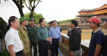 Phó Thủ tướng Mai Văn Chính: Bảo vệ các công trình kiến trúc cung đình Huế giữa mưa lũ cần đặt lên hàng đầu