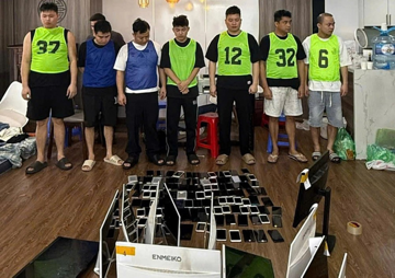 Việt Nam bàn giao hơn 50 nghi phạm lừa đảo xuyên quốc gia cho Trung Quốc