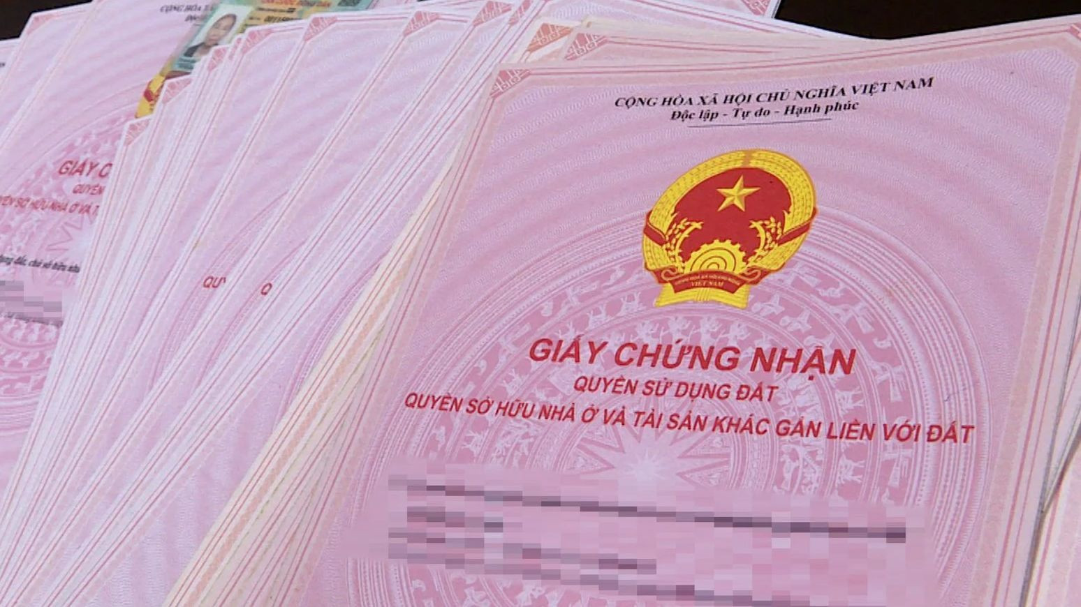 Người dân phản ánh chậm cấp sổ hồng, Hà Nội nêu rõ nguyên nhân. Ảnh minh họa