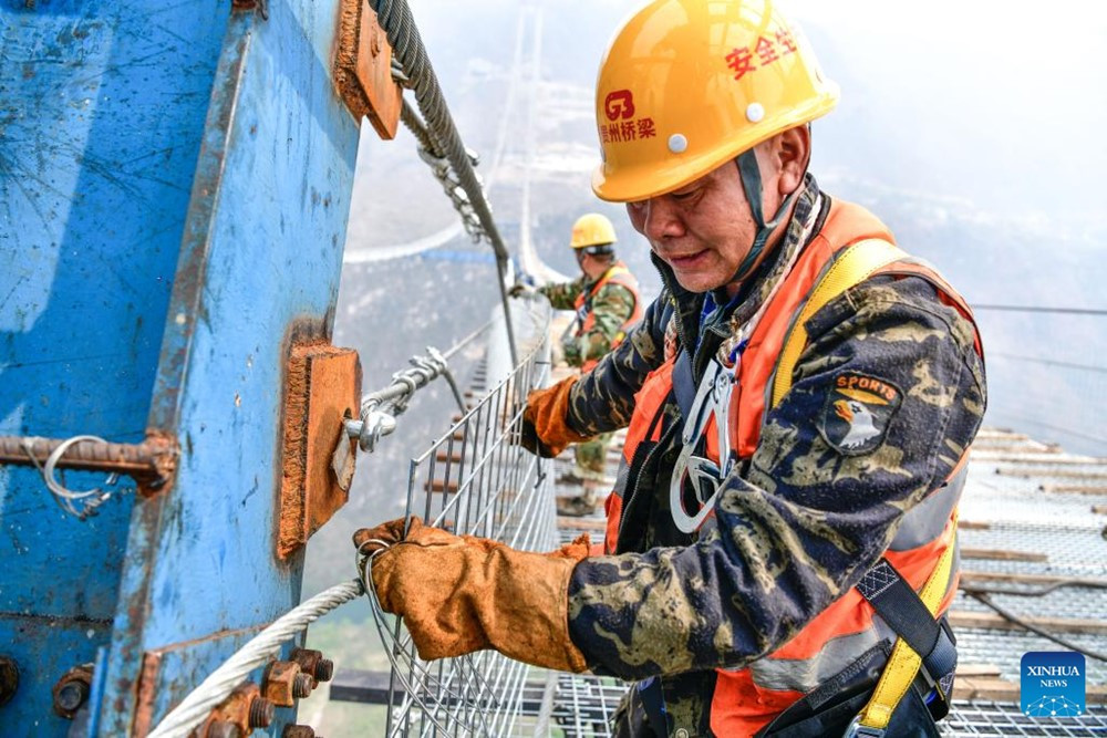 C&acirc;y cầu cao nhất thế giới vừa kh&aacute;nh th&agrave;nh 8 ng&agrave;y đ&atilde; phải đ&oacute;ng cửa khẩn cấp v&igrave; b&atilde;o Matmo - ảnh 3