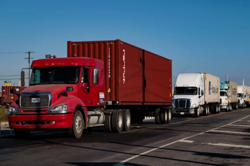 Ông Trump áp thuế 25% lên xe tải nặng, khởi động cuộc chiến mới trong ngành ô tô Mỹ