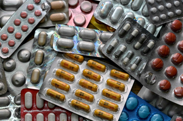 Quốc gia BRICS choáng váng với đòn thuế 100% của ông Trump, cổ phiếu lao dốc không phanh