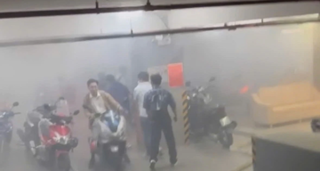 Cháy hầm giữ xe tòa nhà 11 tầng ở TPHCM, người dân hoảng hốt tháo chạy