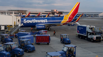 Hơn 3.000 chuyến bay bị hoãn, chuyện gì xảy ra?