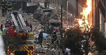 Tòa nhà 6 tầng bất ngờ đổ sập, 4 người không qua khỏi