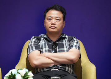 Tối 7/10, cảnh sát chuyển hàng chục thùng tài liệu khỏi trụ sở NextTech của Shark Bình