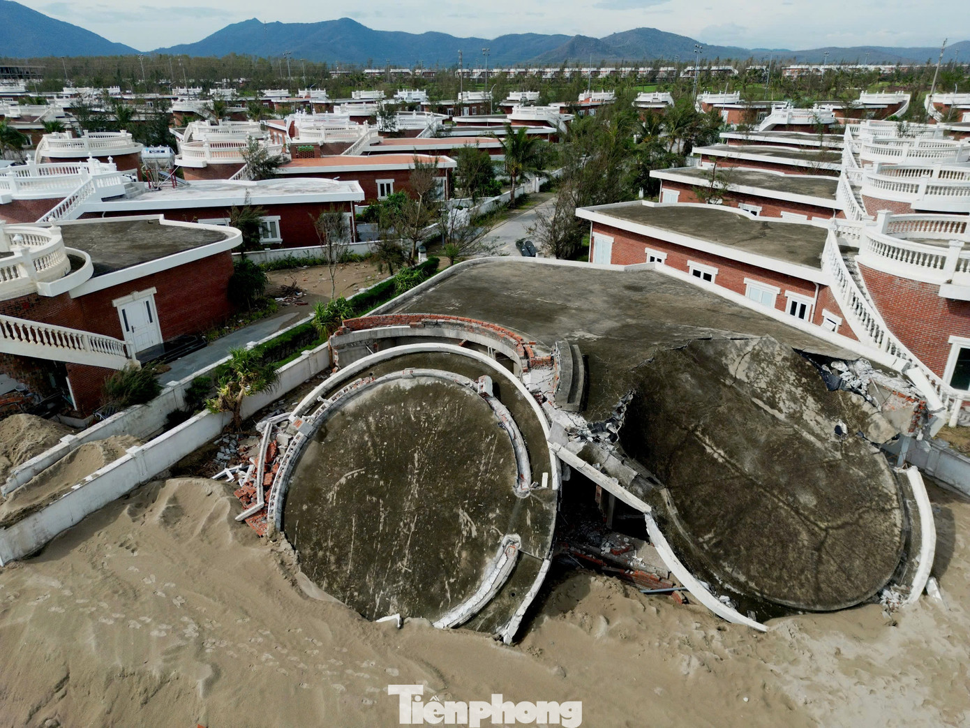 Nhiều chủ sở hữu biệt thự tại đây cho biết, mỗi căn villa có giá trị từ 20 – 35 tỷ đồng. tp-anh-2.jpg