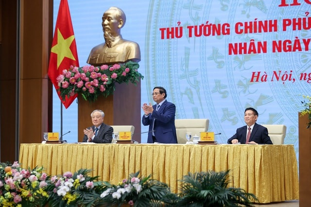 Thủ tướng Phạm Minh Chính, Phó Thủ tướng Thường trực Nguyễn Hòa Bình, Phó Thủ tướng Hồ Đức Phớc - dự Hội nghị gặp mặt đại diện doanh nghiệp nhân Ngày Doanh nhân Việt Nam - Ảnh: VGP/Nhật Bắc